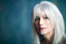 Emmylou_Harris_weird_plastic_surgery.jpg