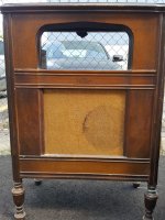 old tube radio w stereodog.jpg