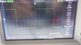 squares_overshoot_zoom_1kHz_10V.JPG