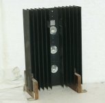 Kühlkörper mit nichtmetallischen Montagewinkeln.jpg
