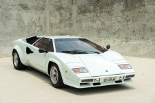 Lamborghini-Countach-White-on-Red-9864.jpg