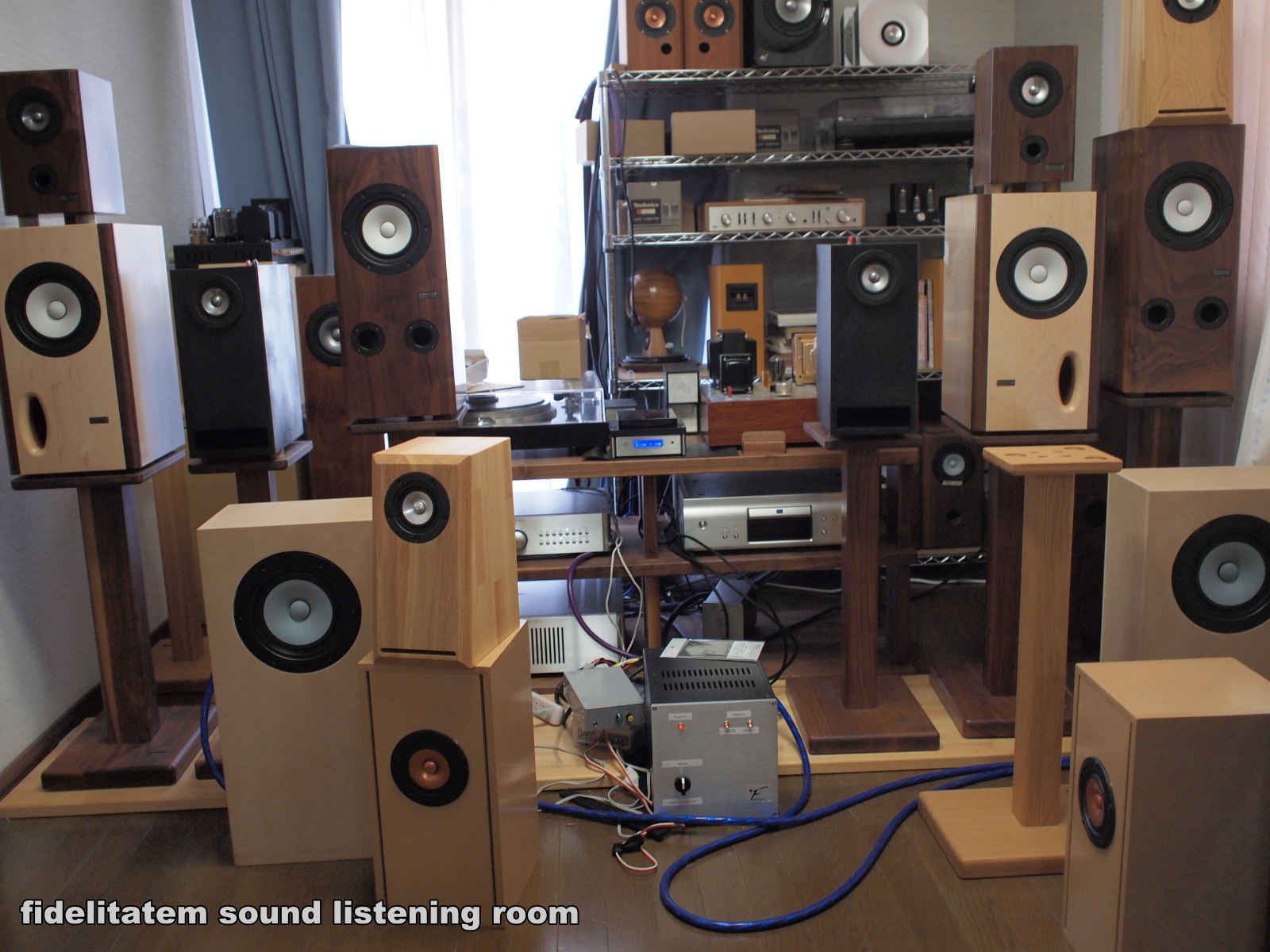 fidelitatem%20sound%20listening%20room.jpg