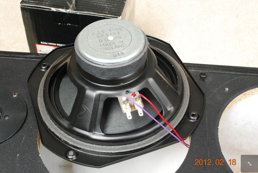 605215d1489454414-monitor-audio-r352-crossover-kef_cara_bass-jpg