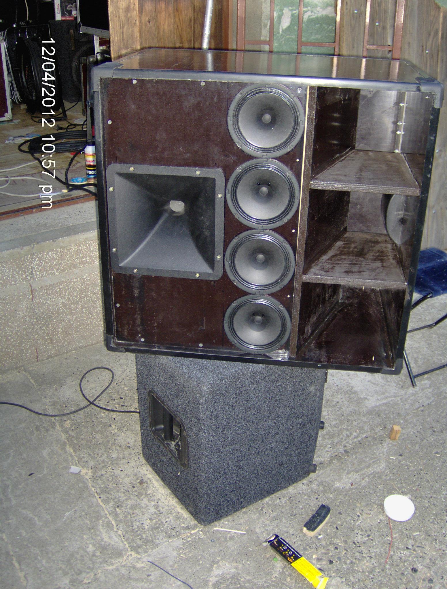 285761d1338848652-diy-pa-speakers-setup-line-aray-462833_368411359889305_217903845_o.jpg